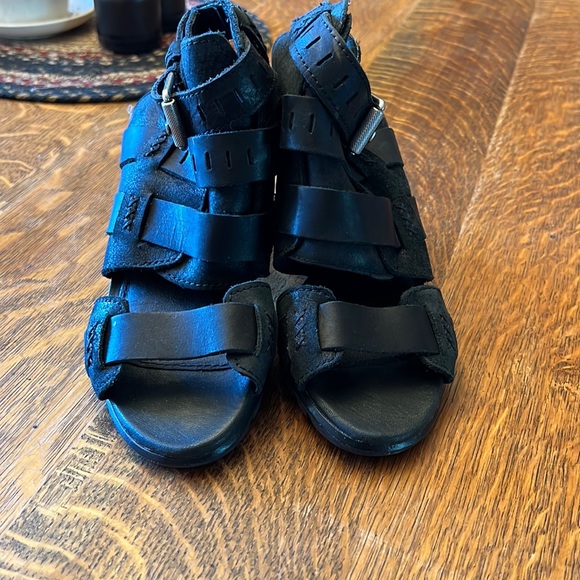 Sorel shoes - Picture 2 of 7